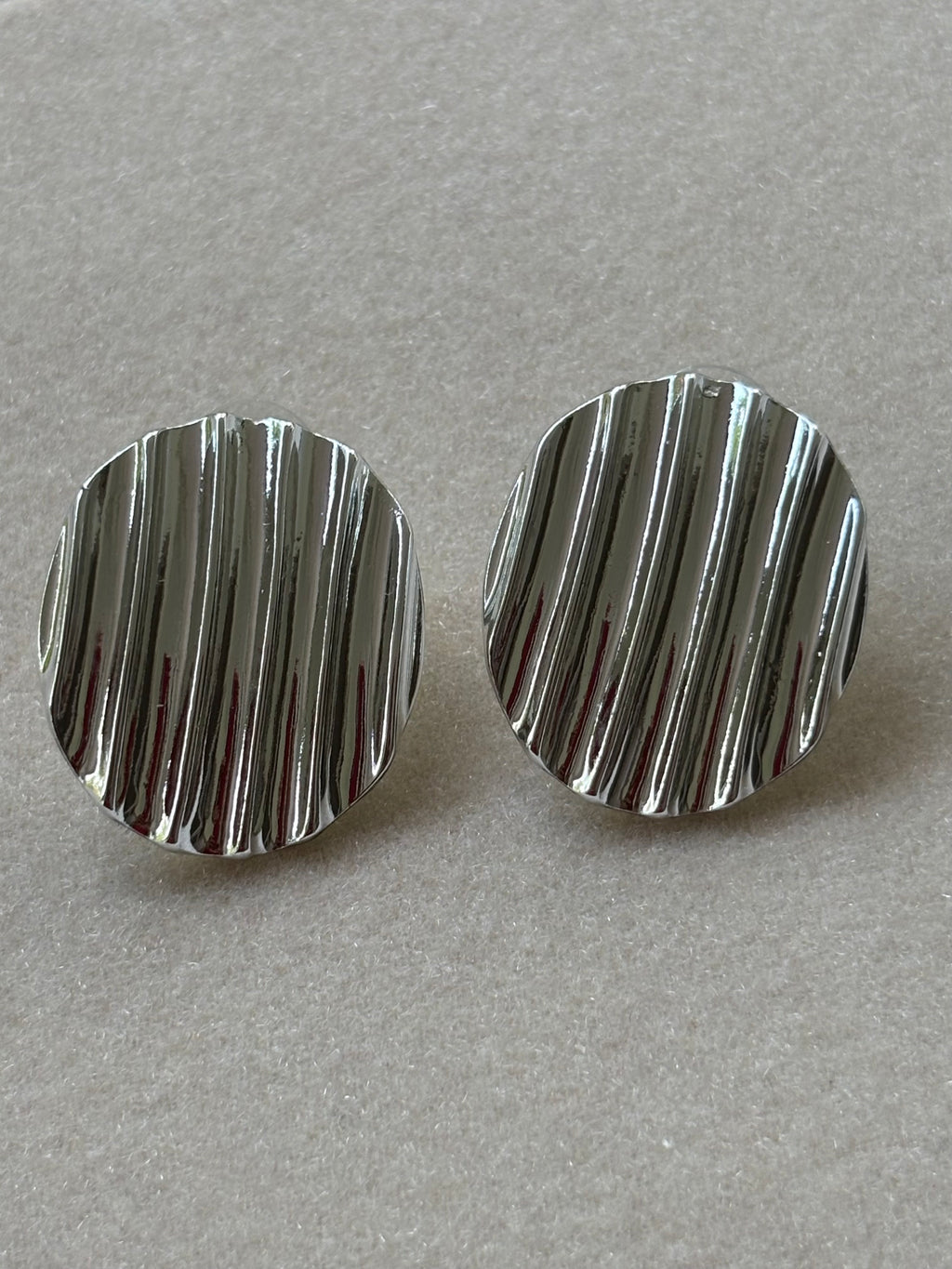 Ripple Studs