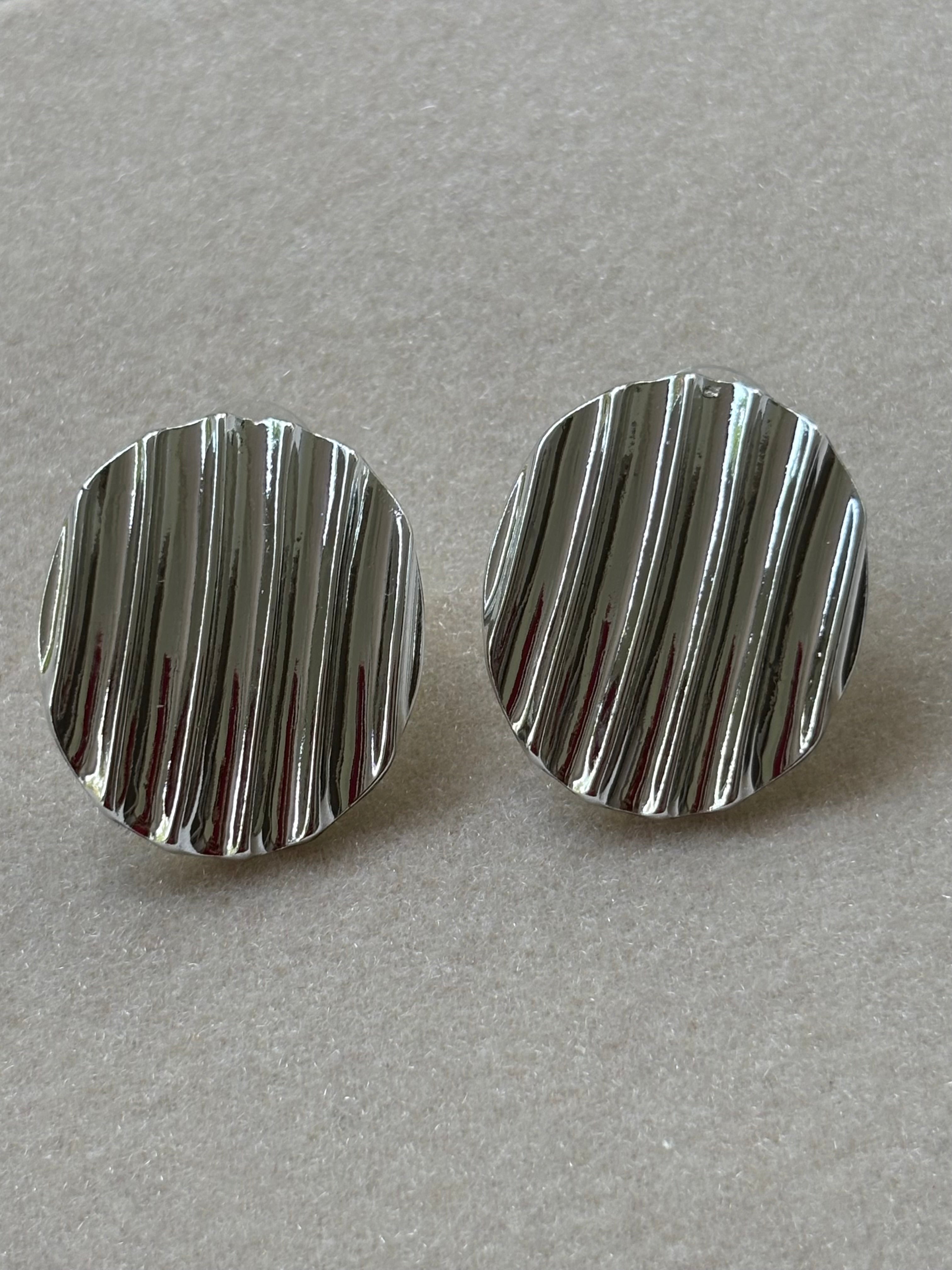 Ripple Studs