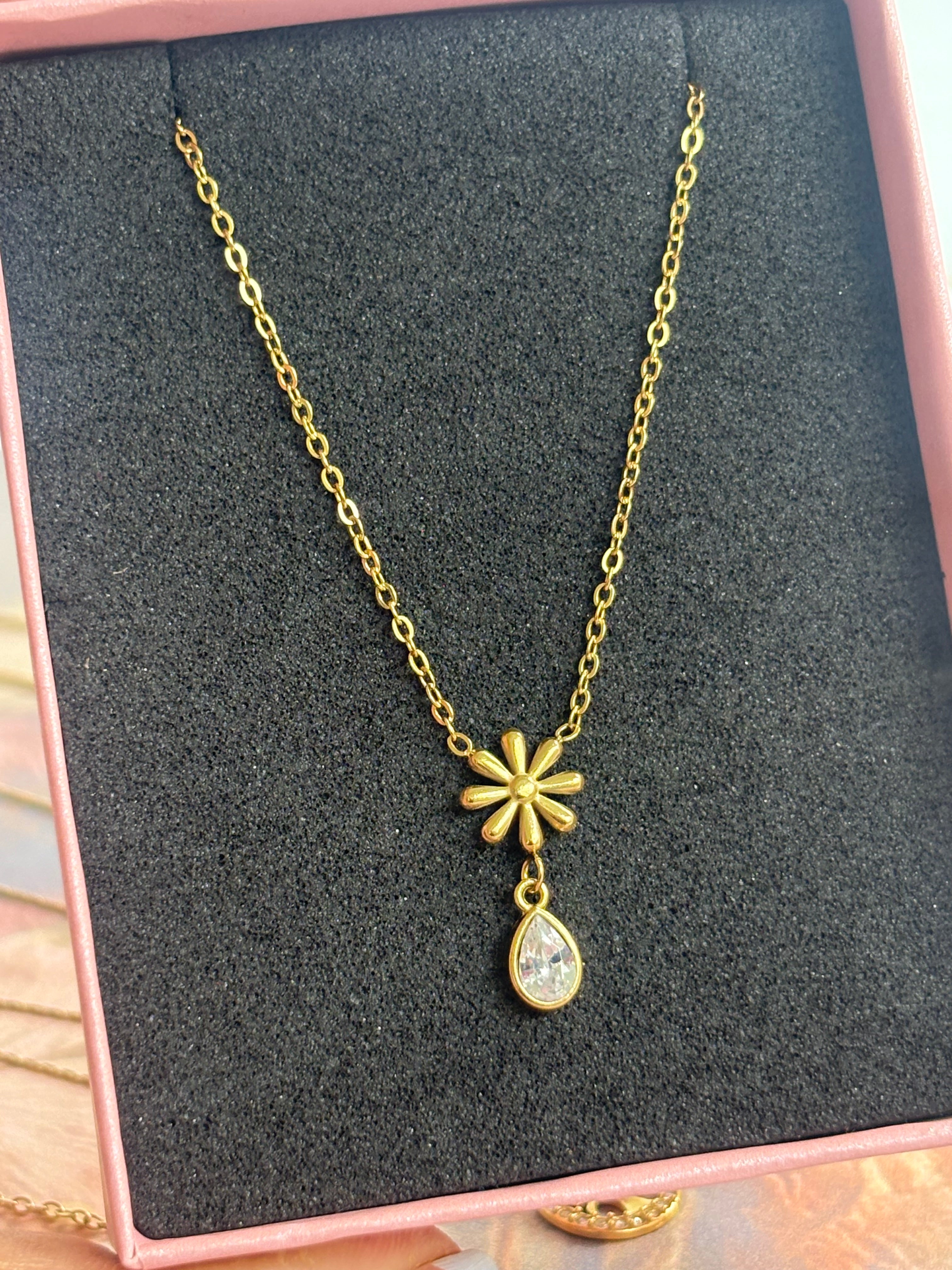 Daisydrop Necklace