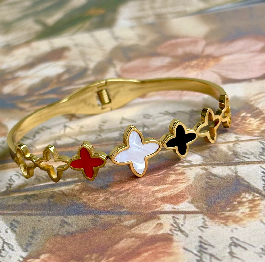 Carousel Clover Kada