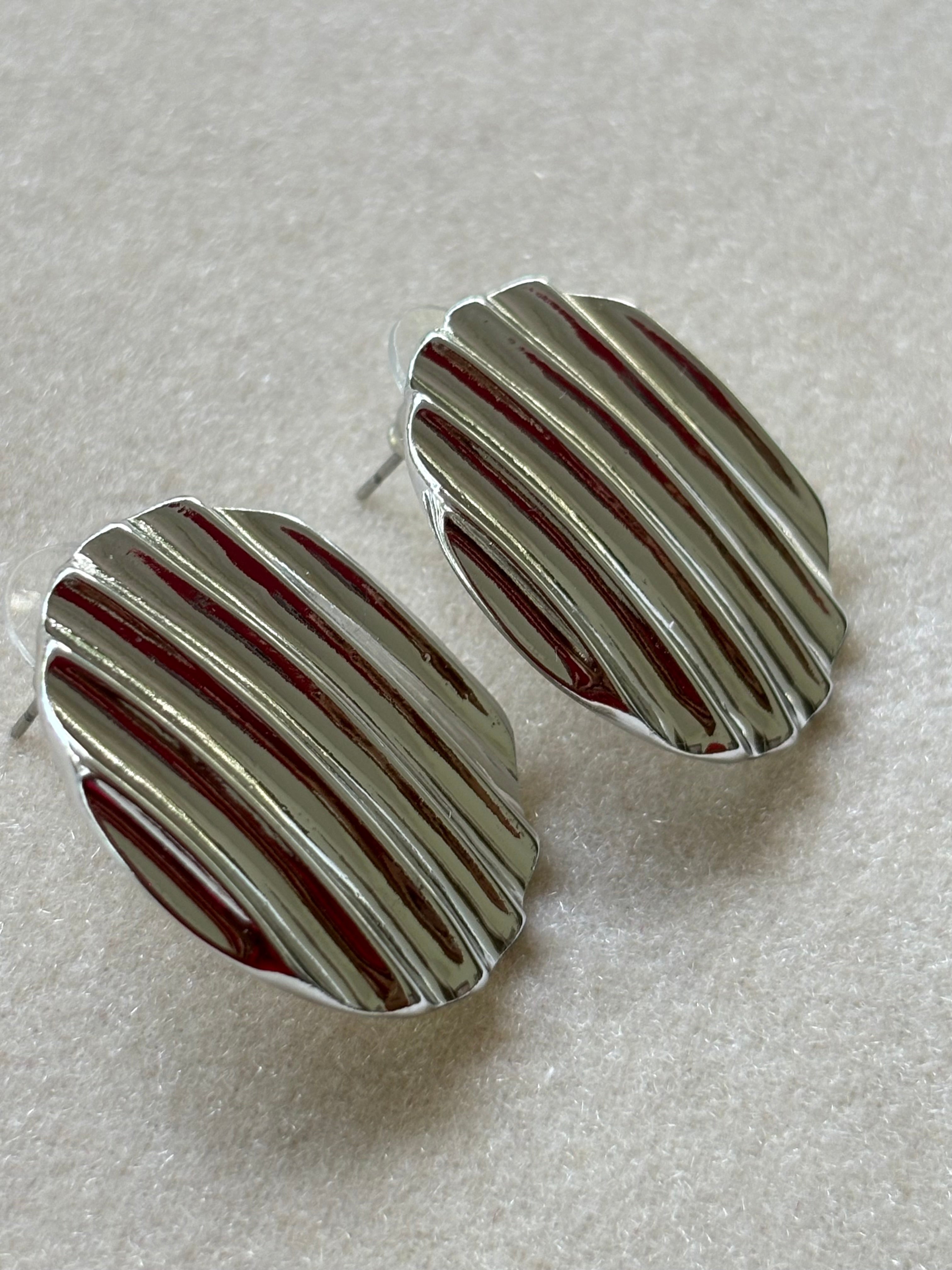 Ripple Studs