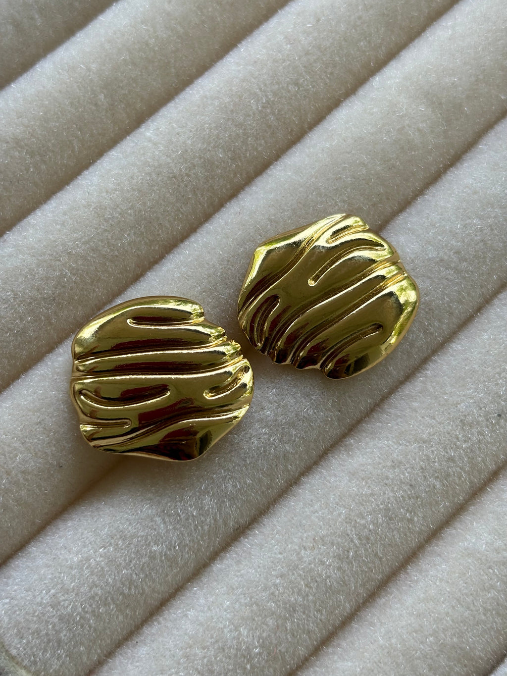Ripple Studs