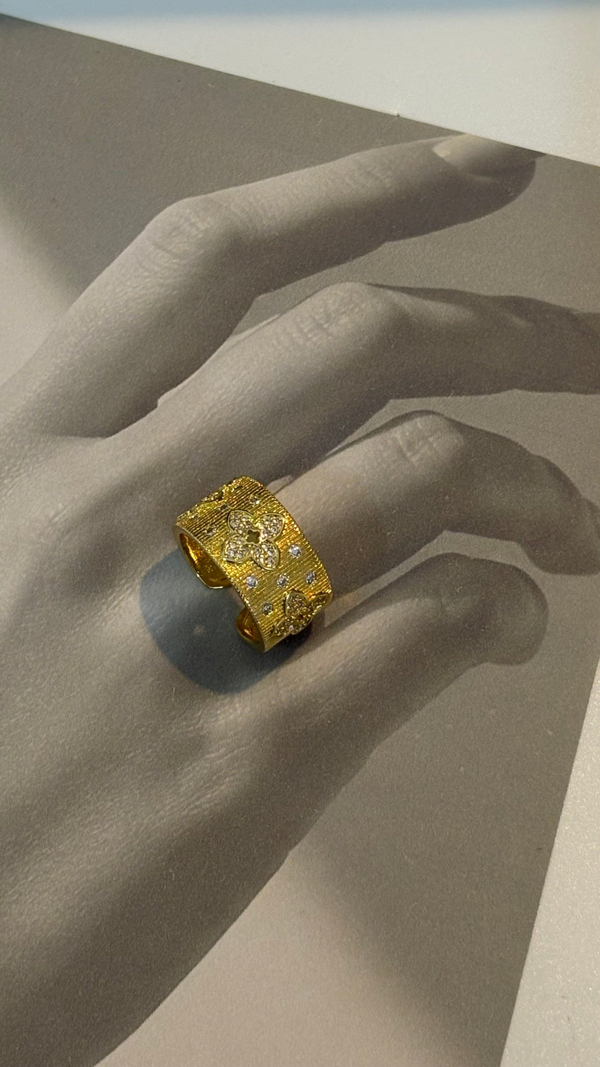 Royal Fleur Band Ring