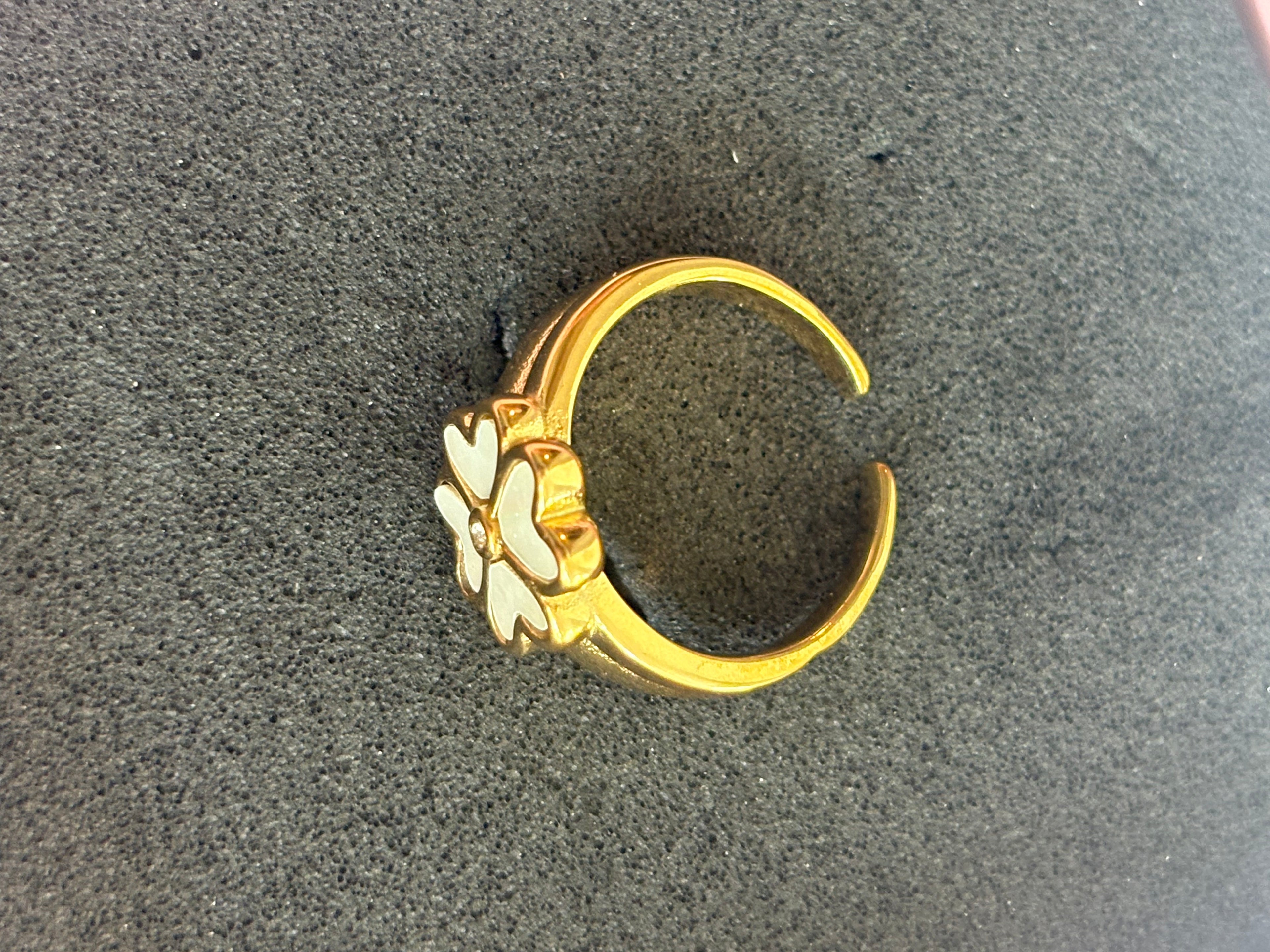Lumi Clover Ring