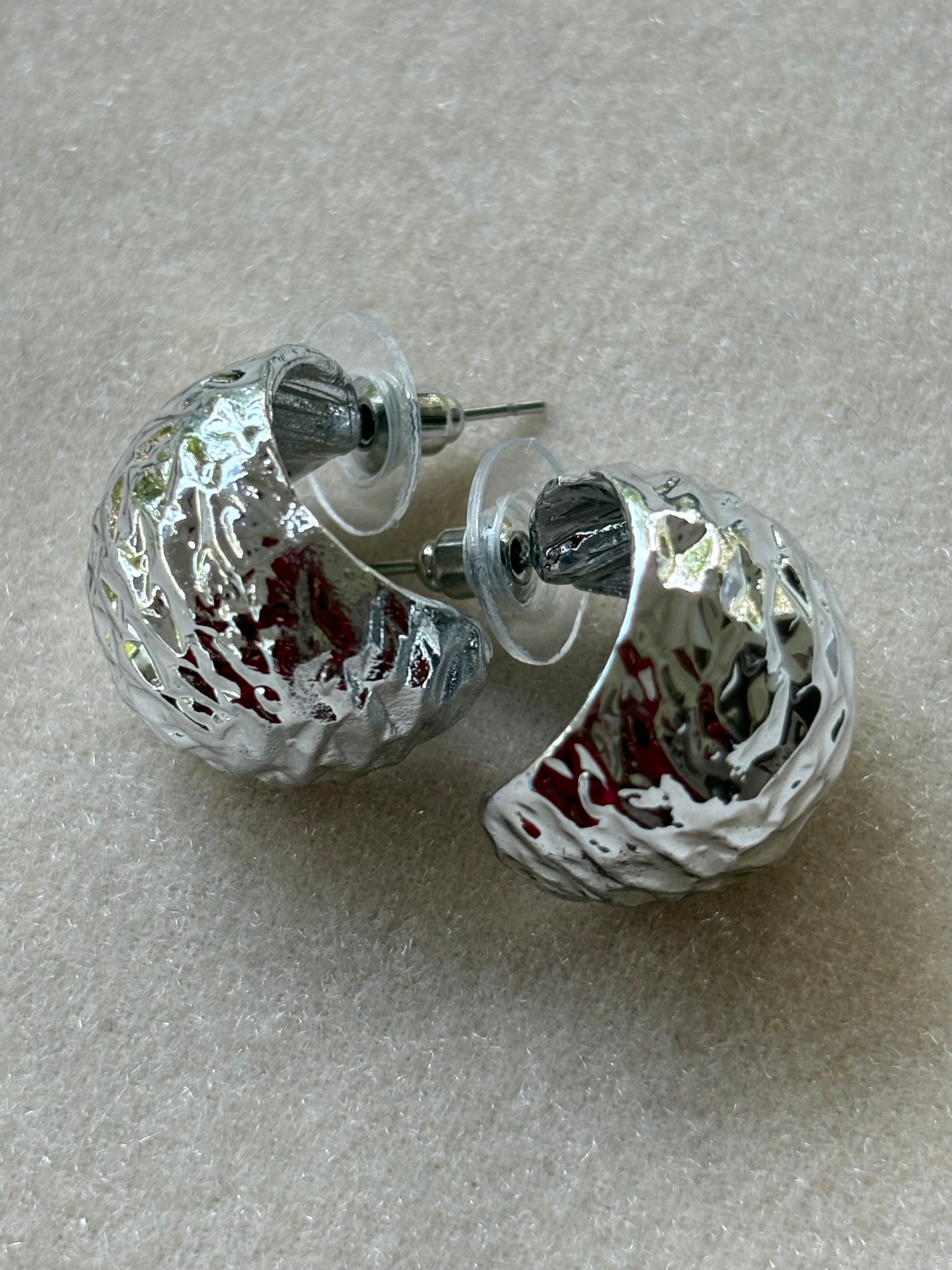 Molten Hoop Studs