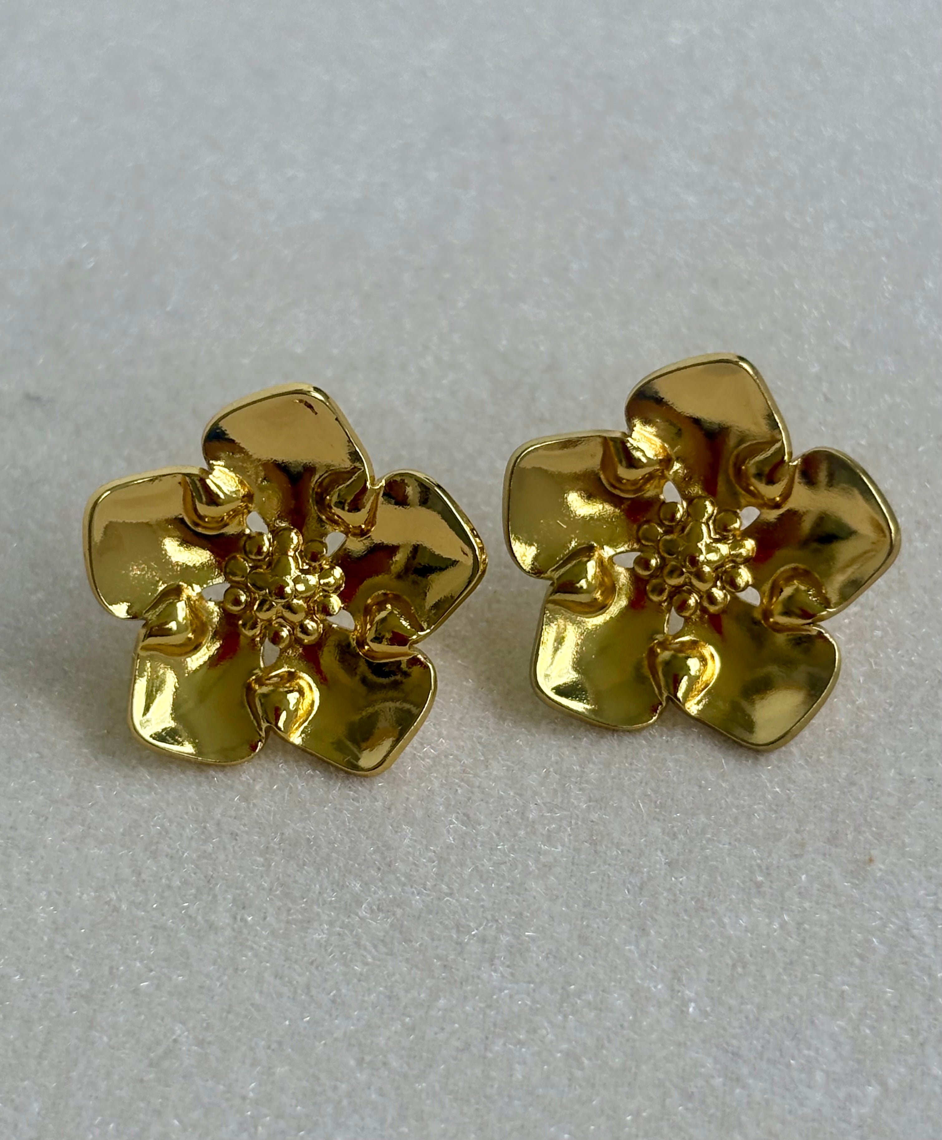 Pretty Daisy Studs