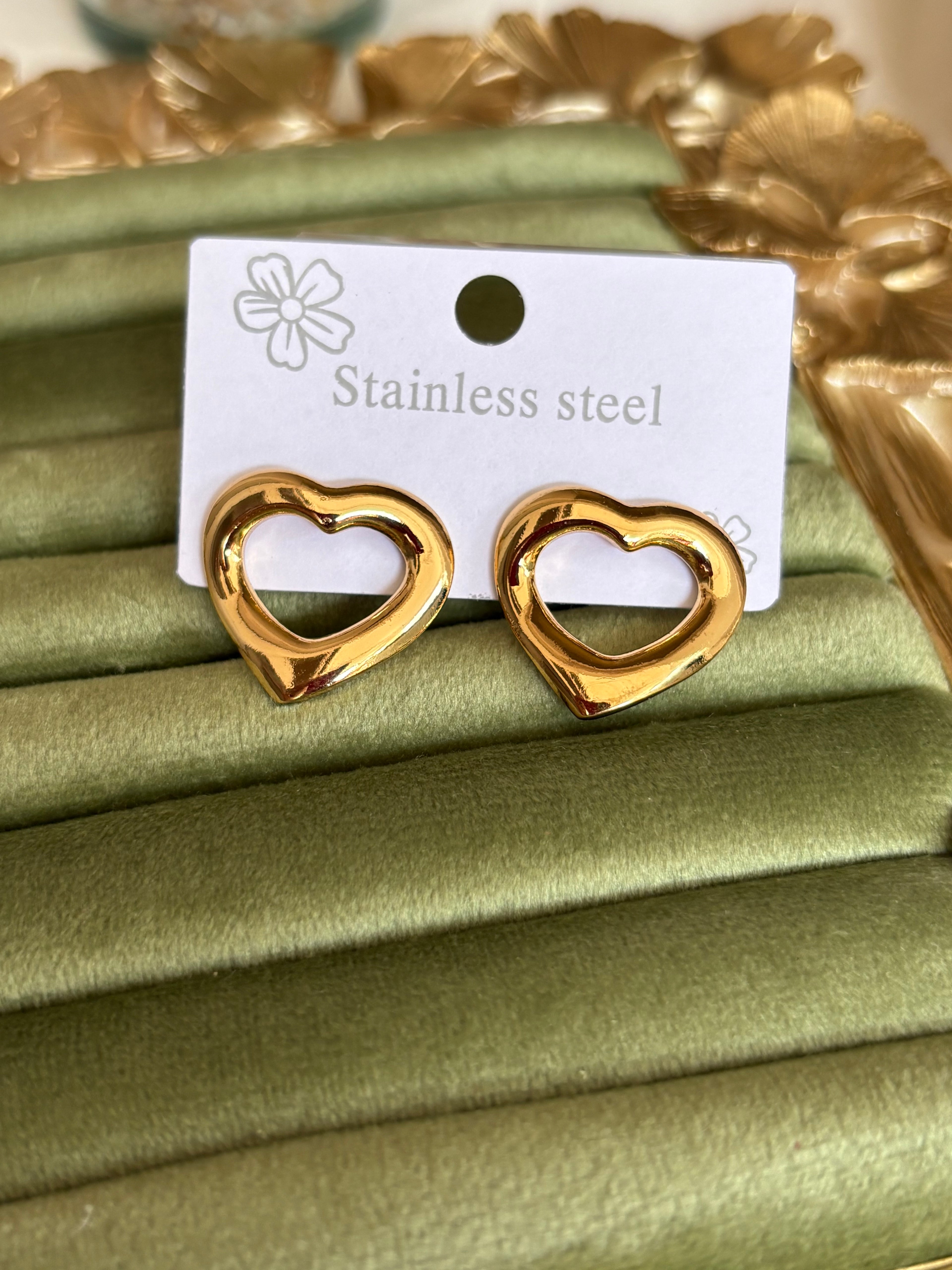 Luvia Studs