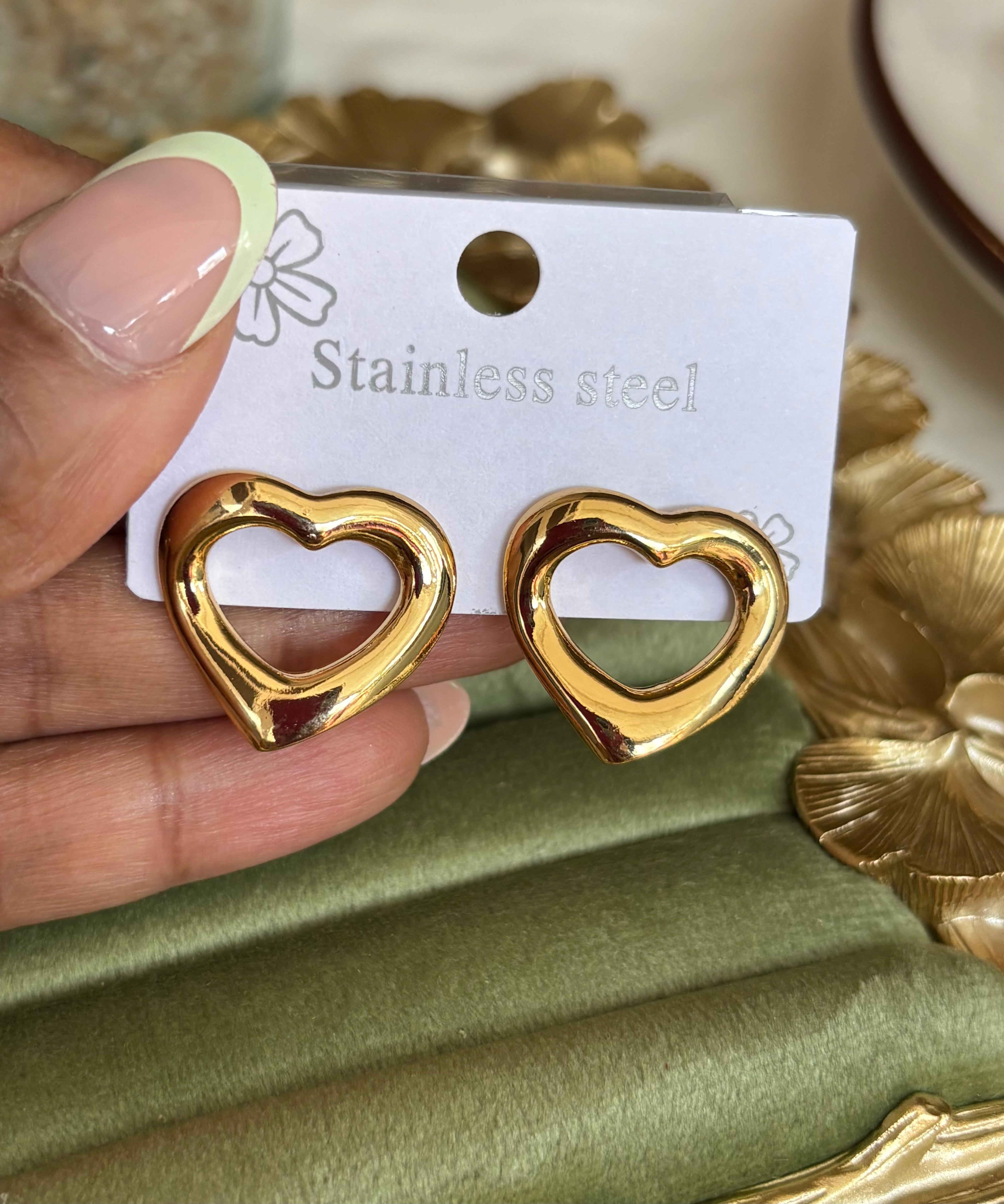 Luvia Studs