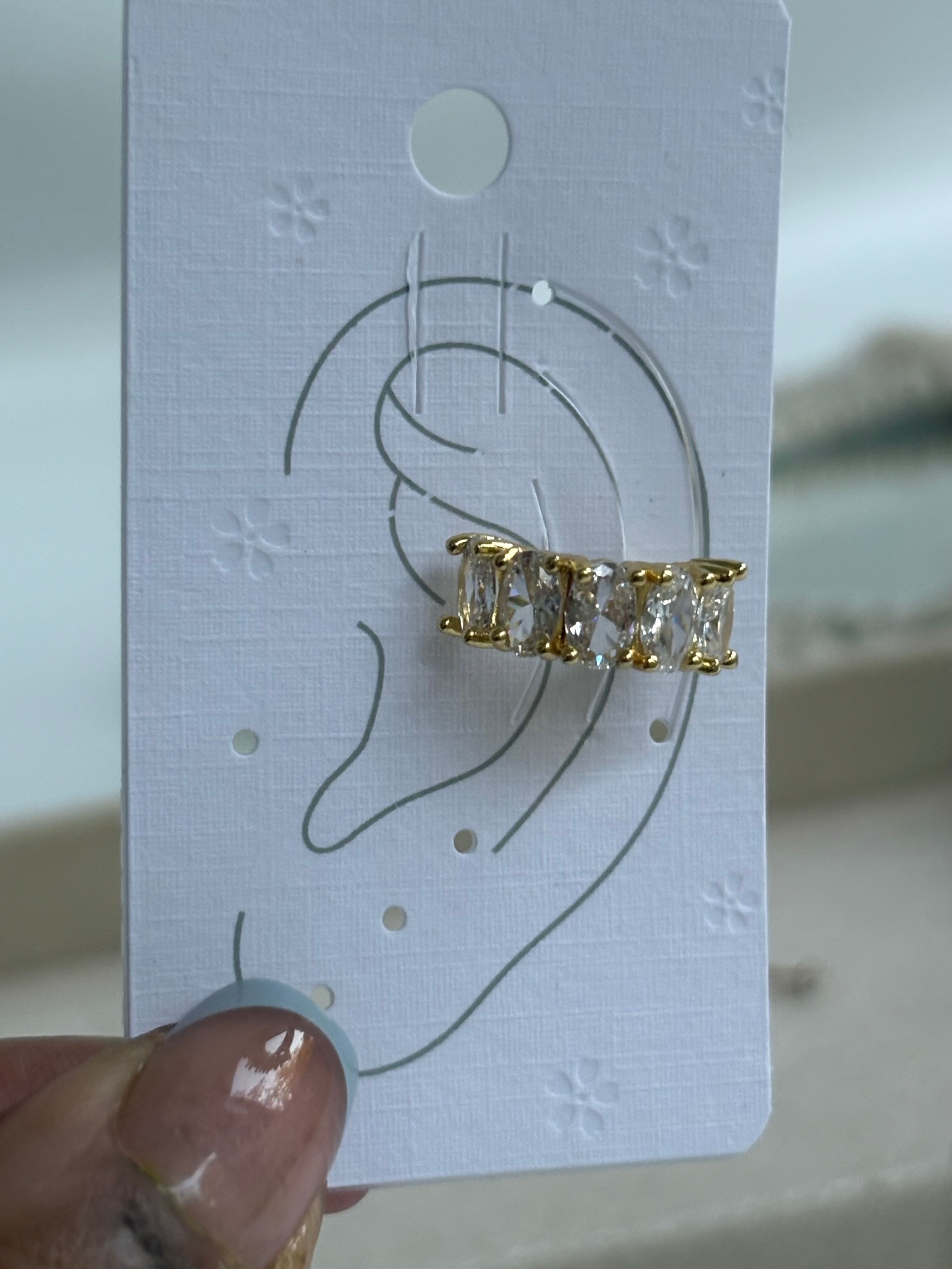 Plot Twist Earcuff