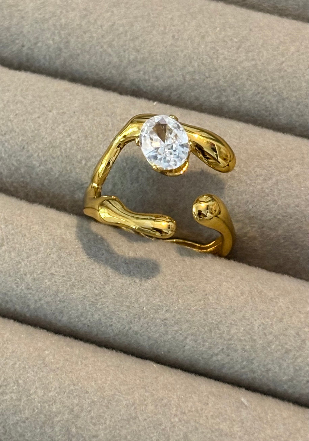 Crystal Current Ring