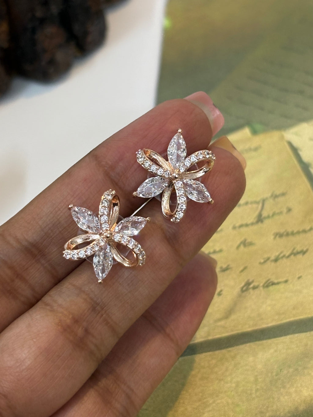 Fiora Studs