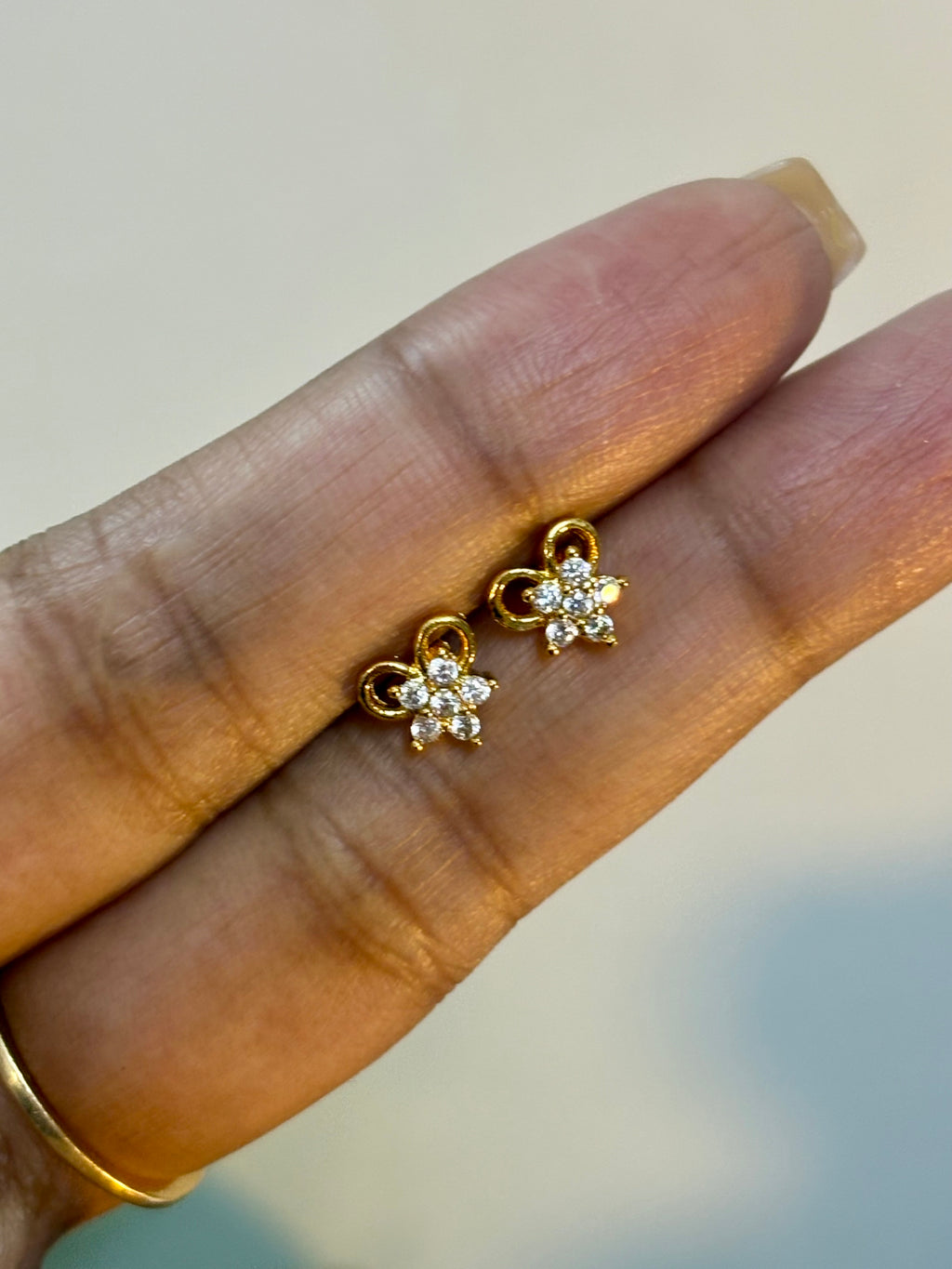 Loop Bloom Ball  Back Studs