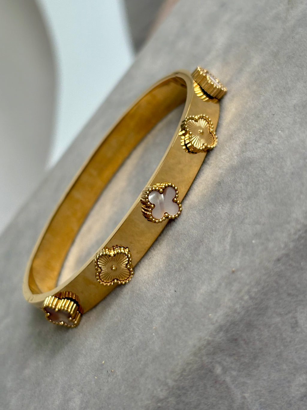 Clover Muse Kada (white)
