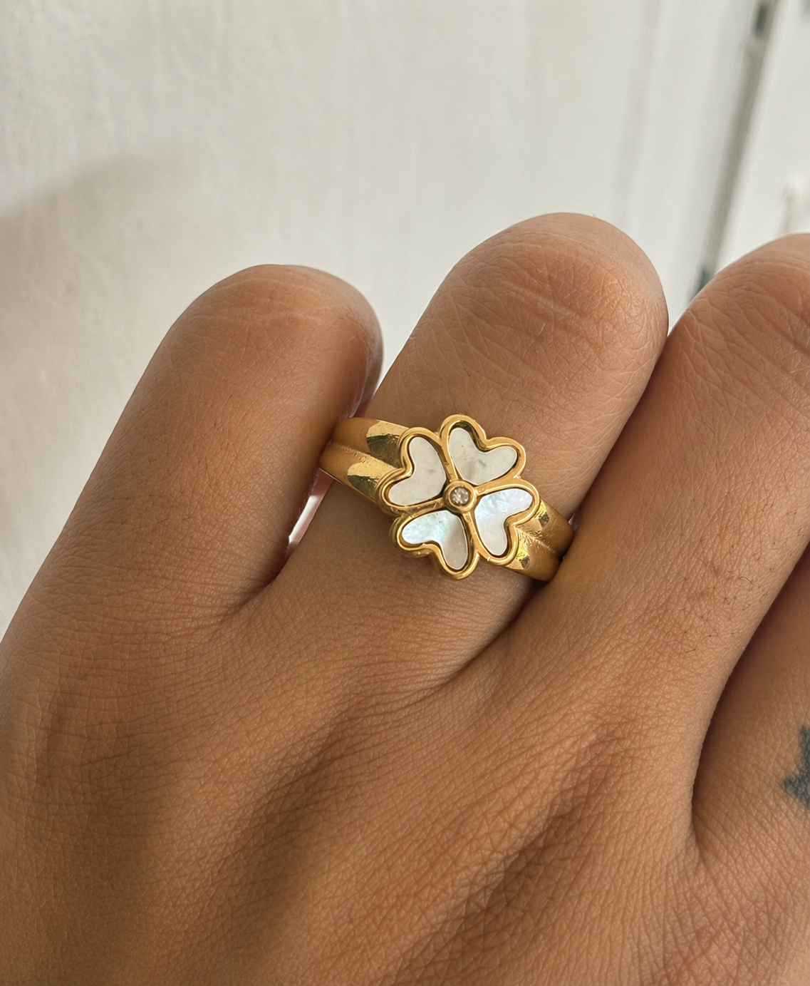 Lumi Clover Ring