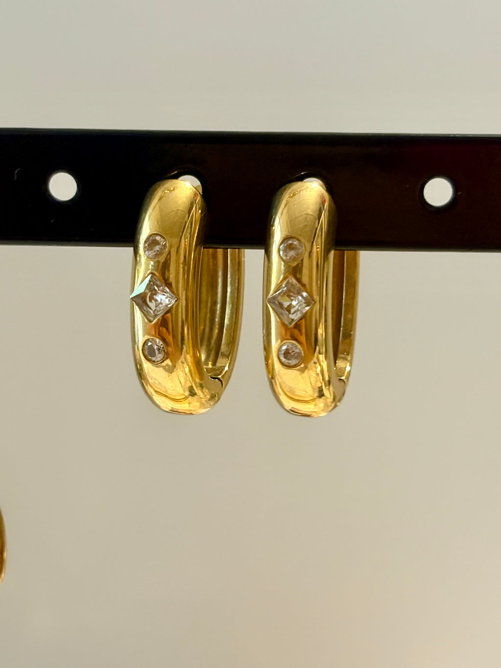 Cleo Hoops