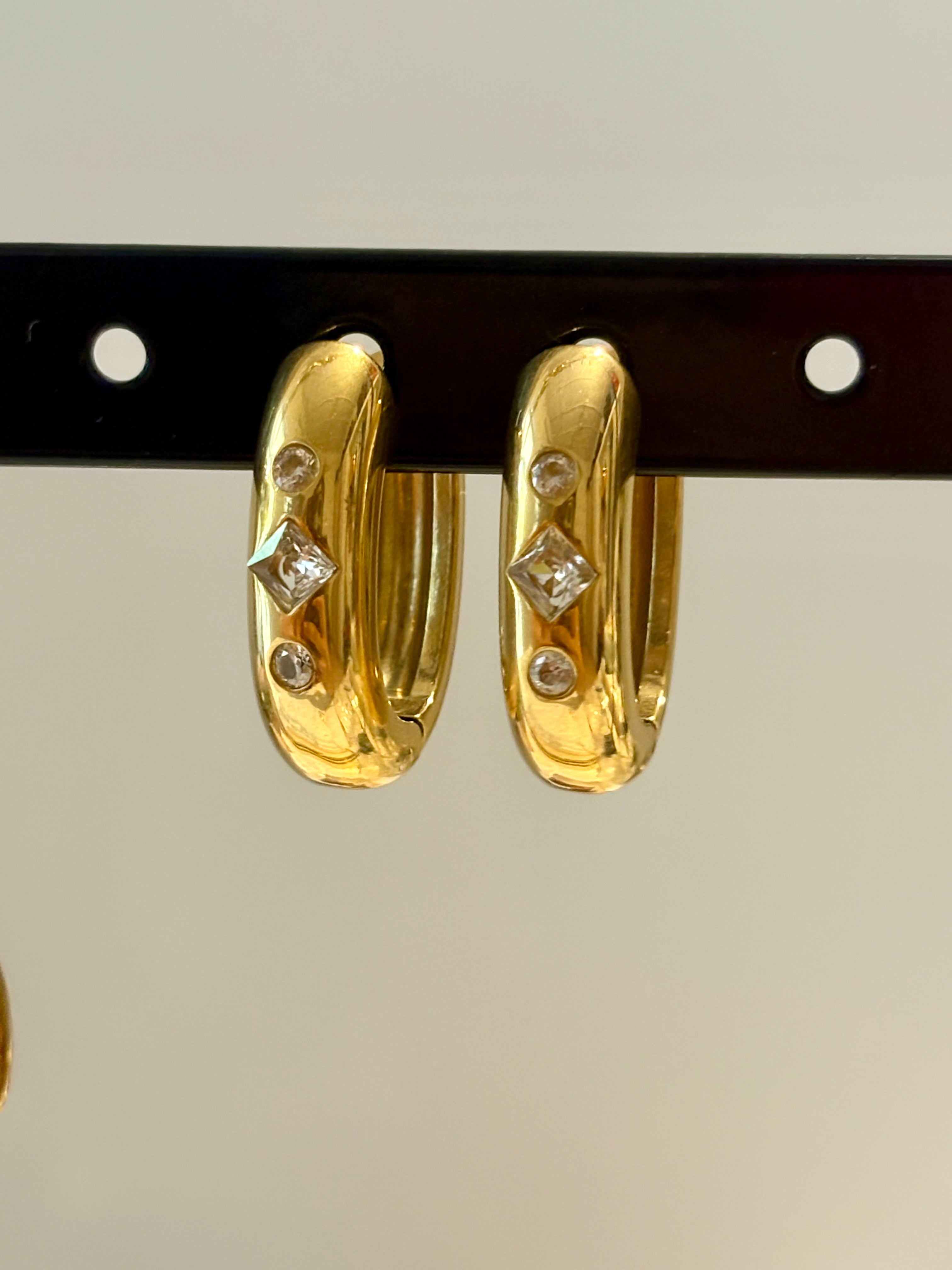 Cleo Hoops