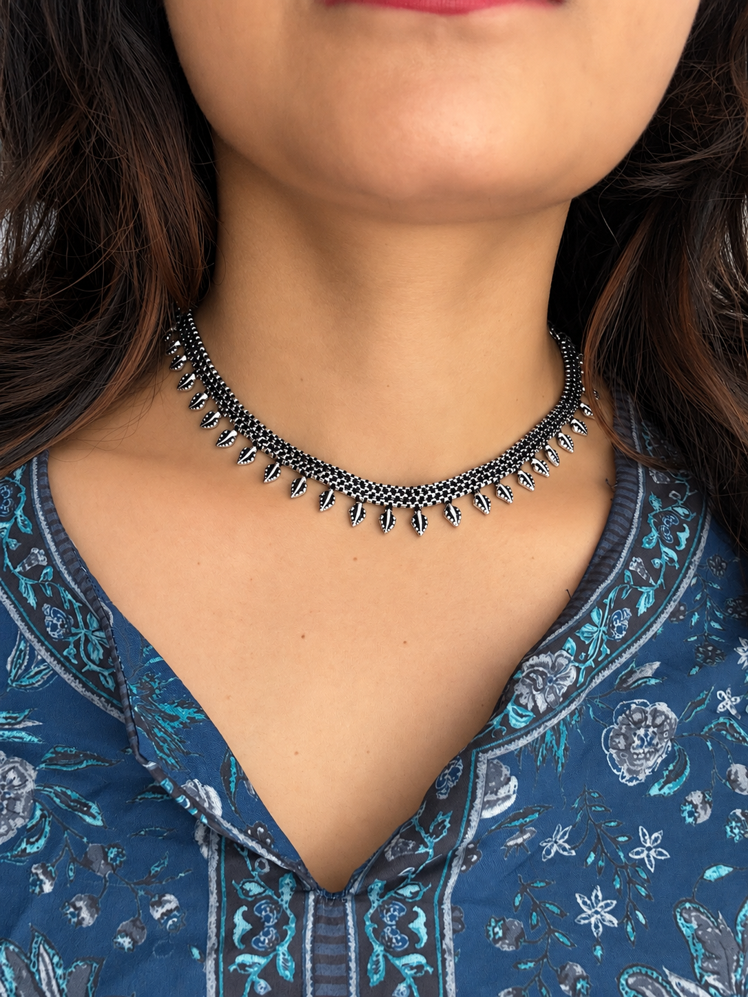Vanya Leaf Choker
