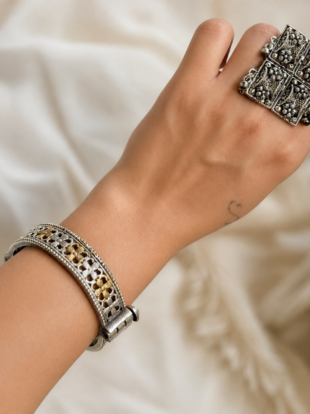 Riwaayat Bloom Bangles