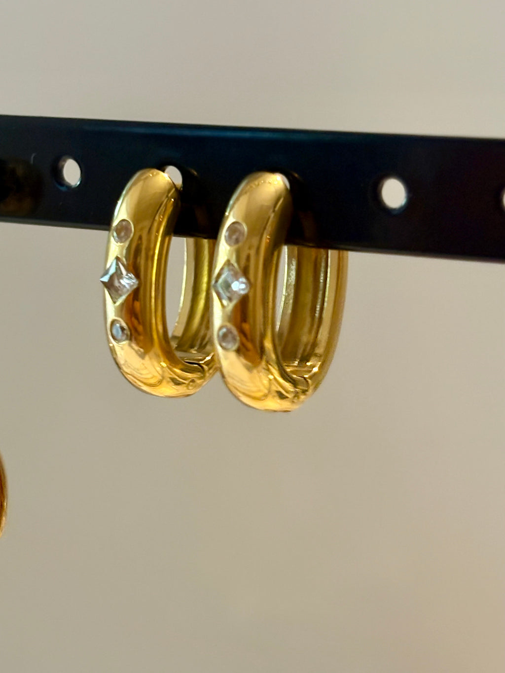 Cleo Hoops