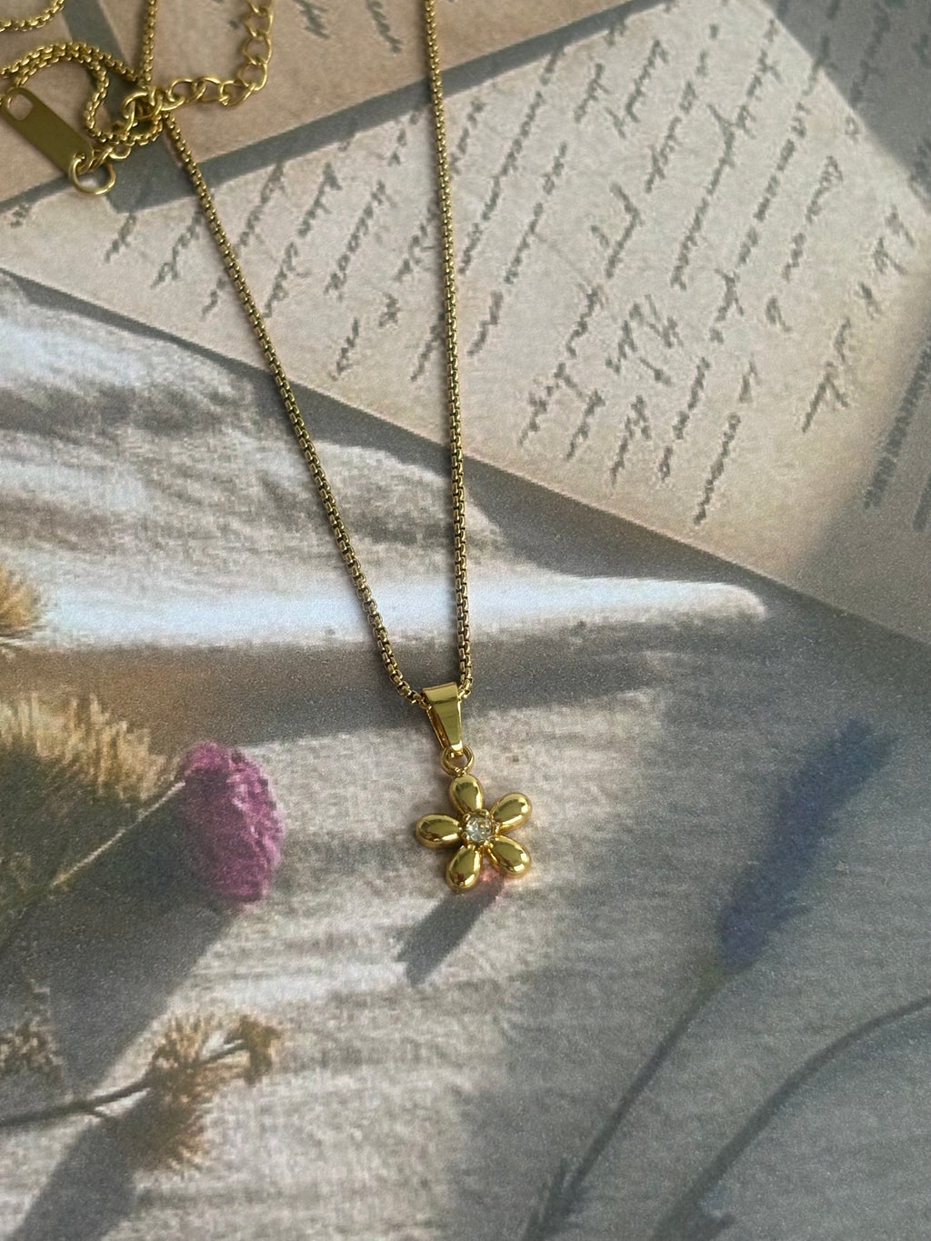 Mini Daisy Necklace