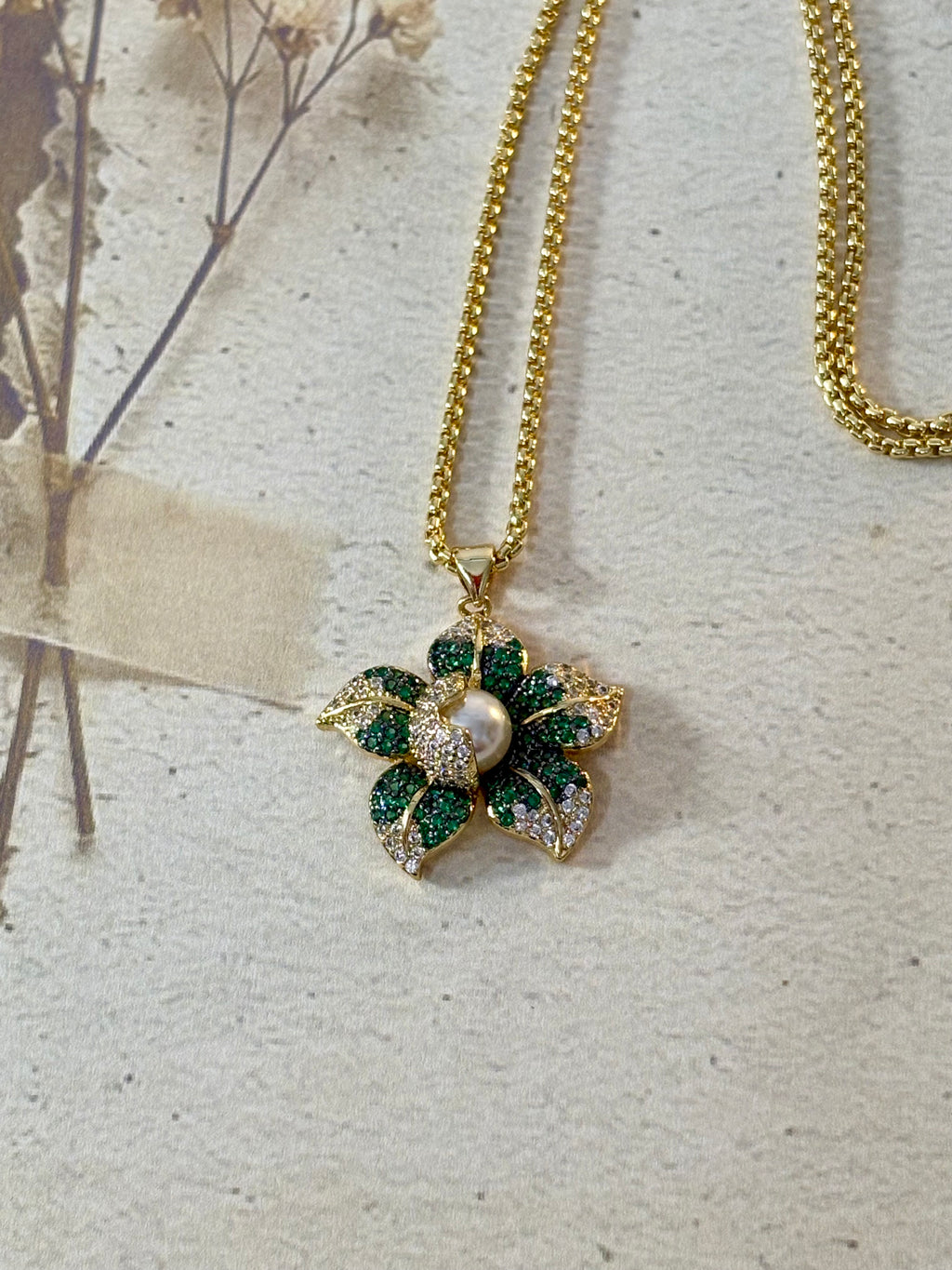 Emera Necklace