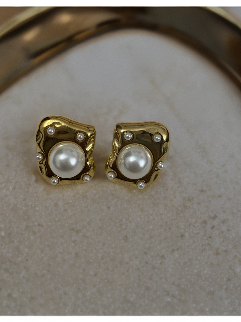 Pearl Embed Studs