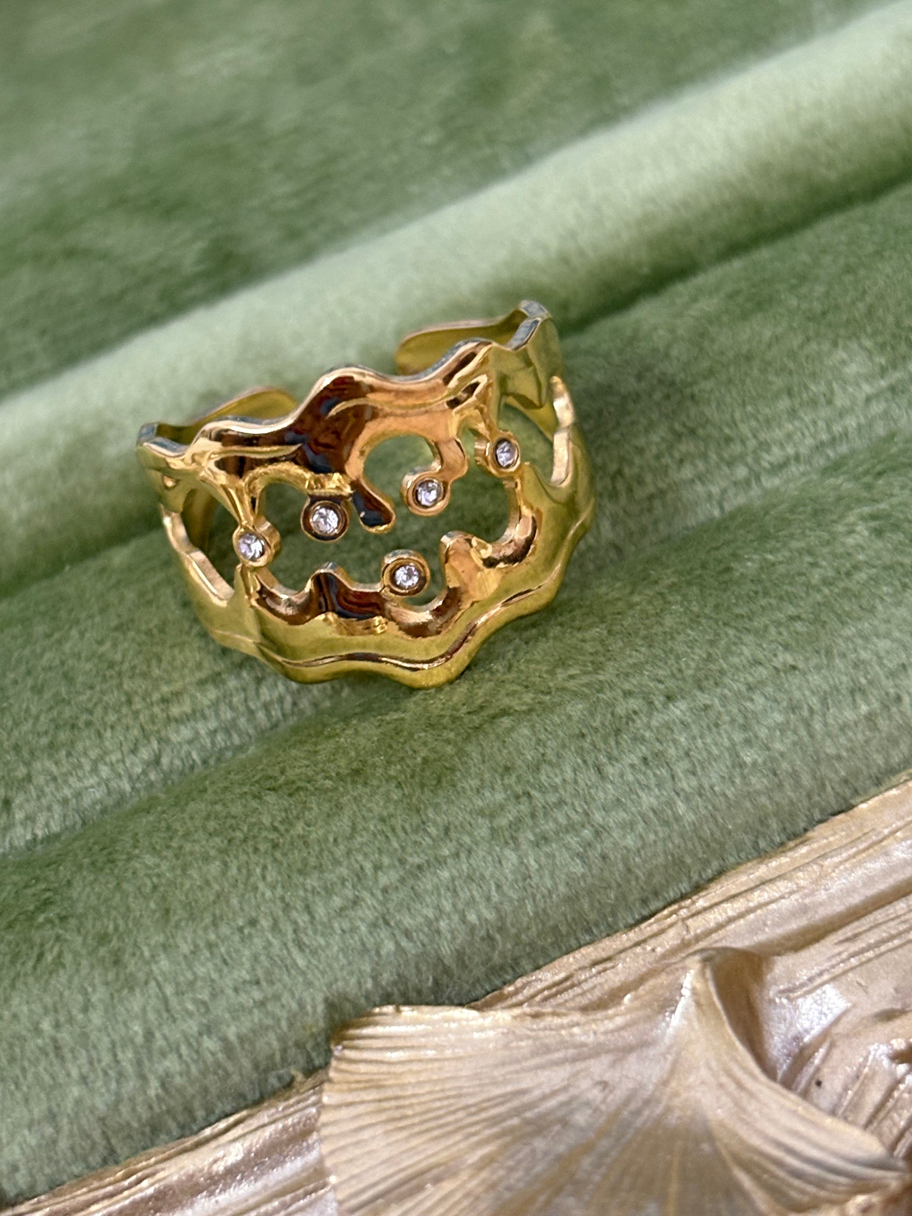 Liquid Crown Ring