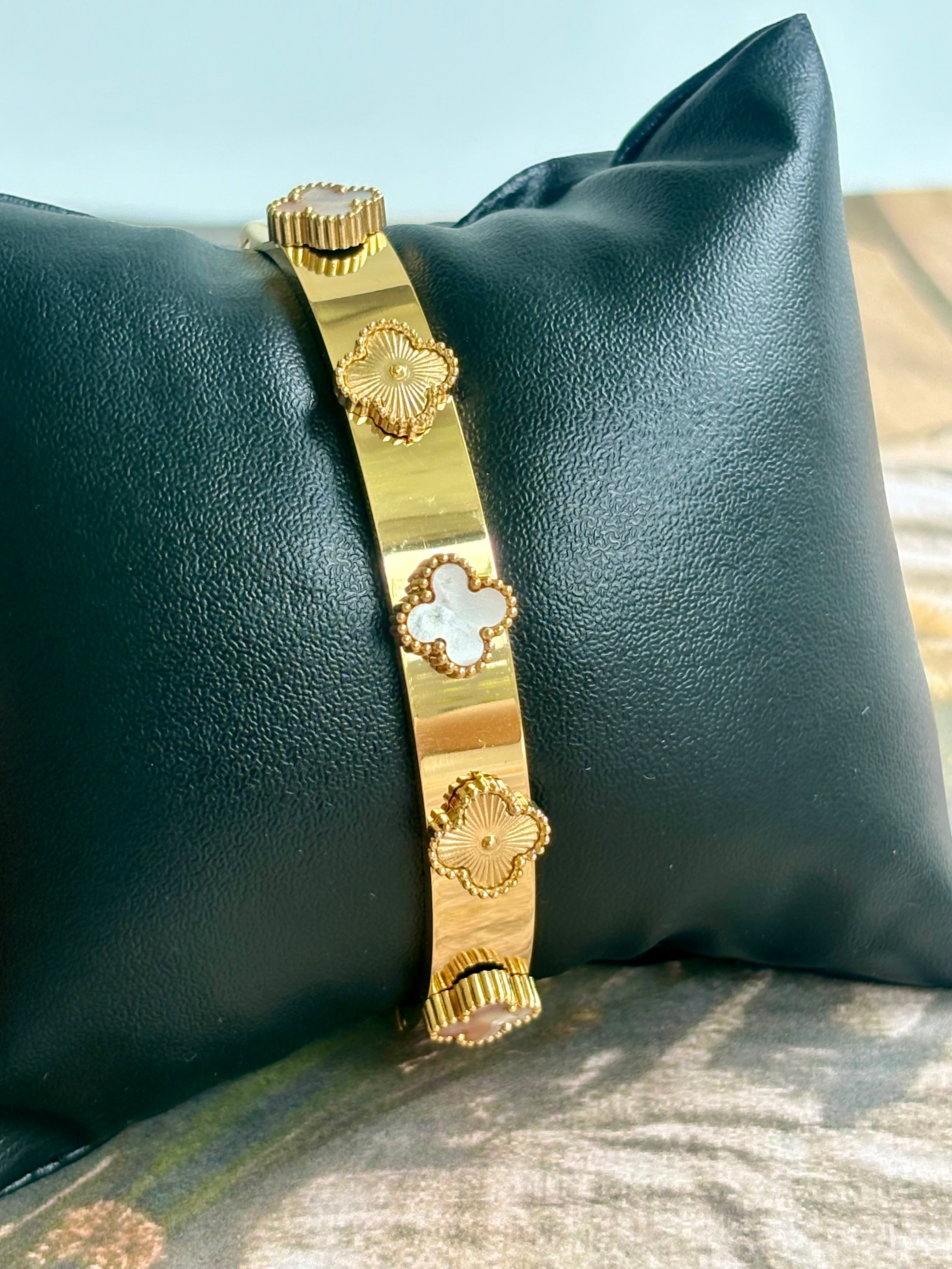 Clover Muse Kada (white)