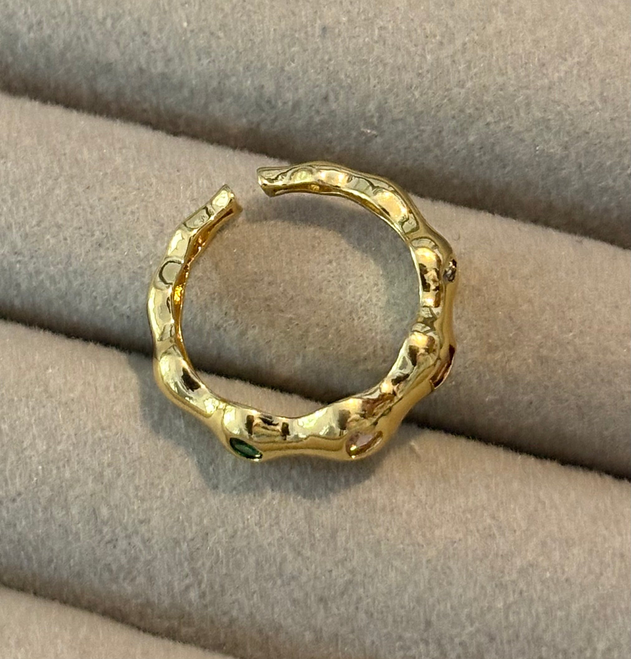 Crystal current Ring
