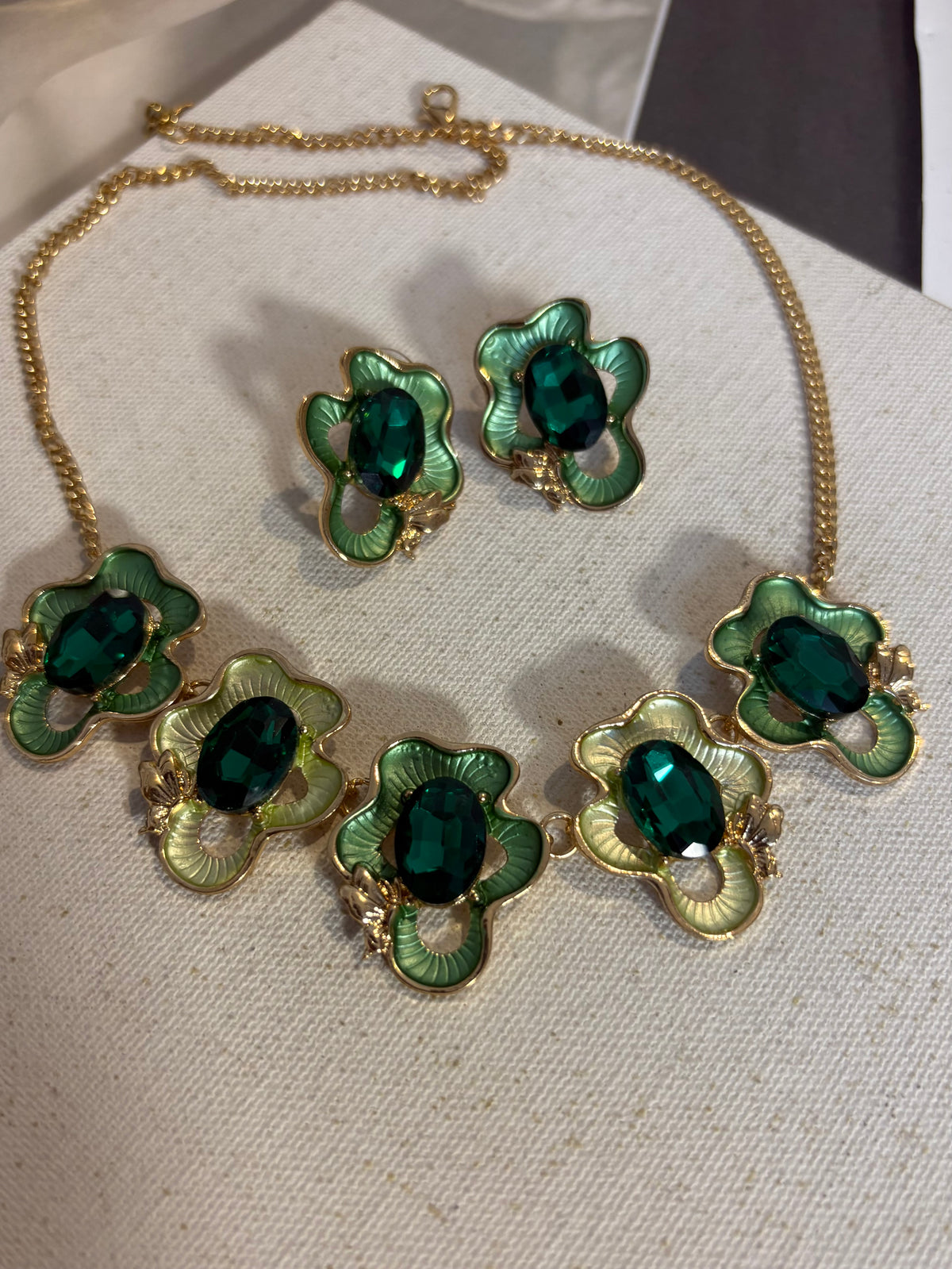 Emerald Petal Set