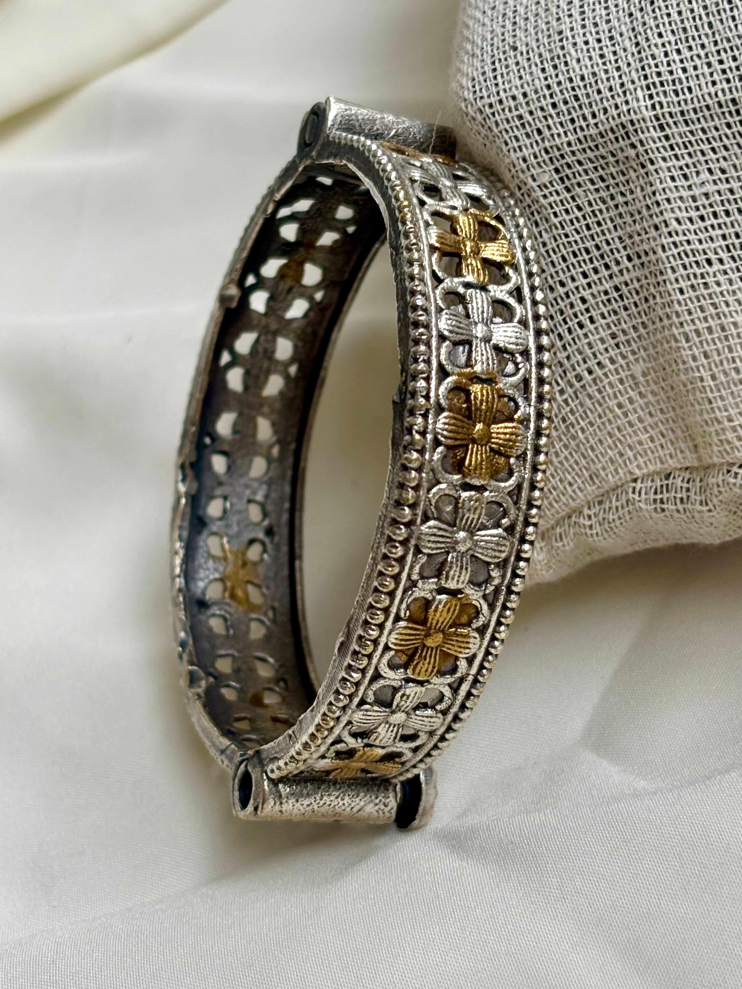 Riwaayat Bloom Bangles