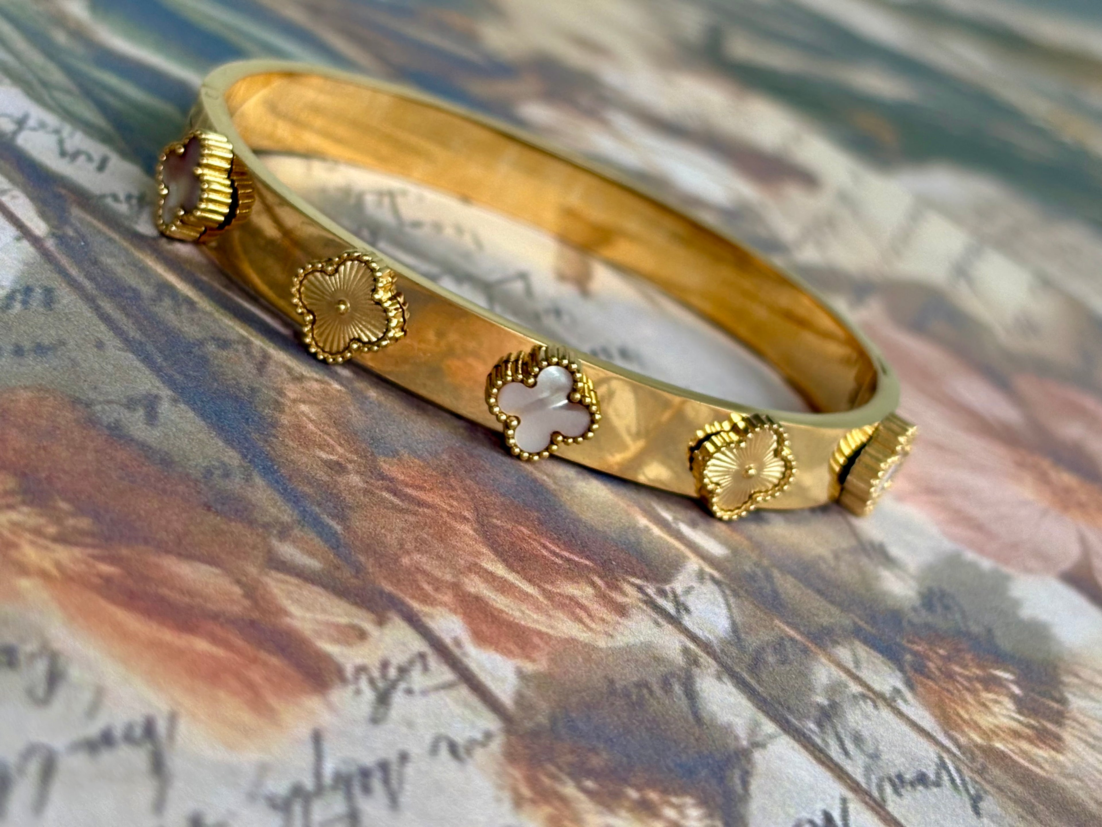 Clover Muse Kada (white)