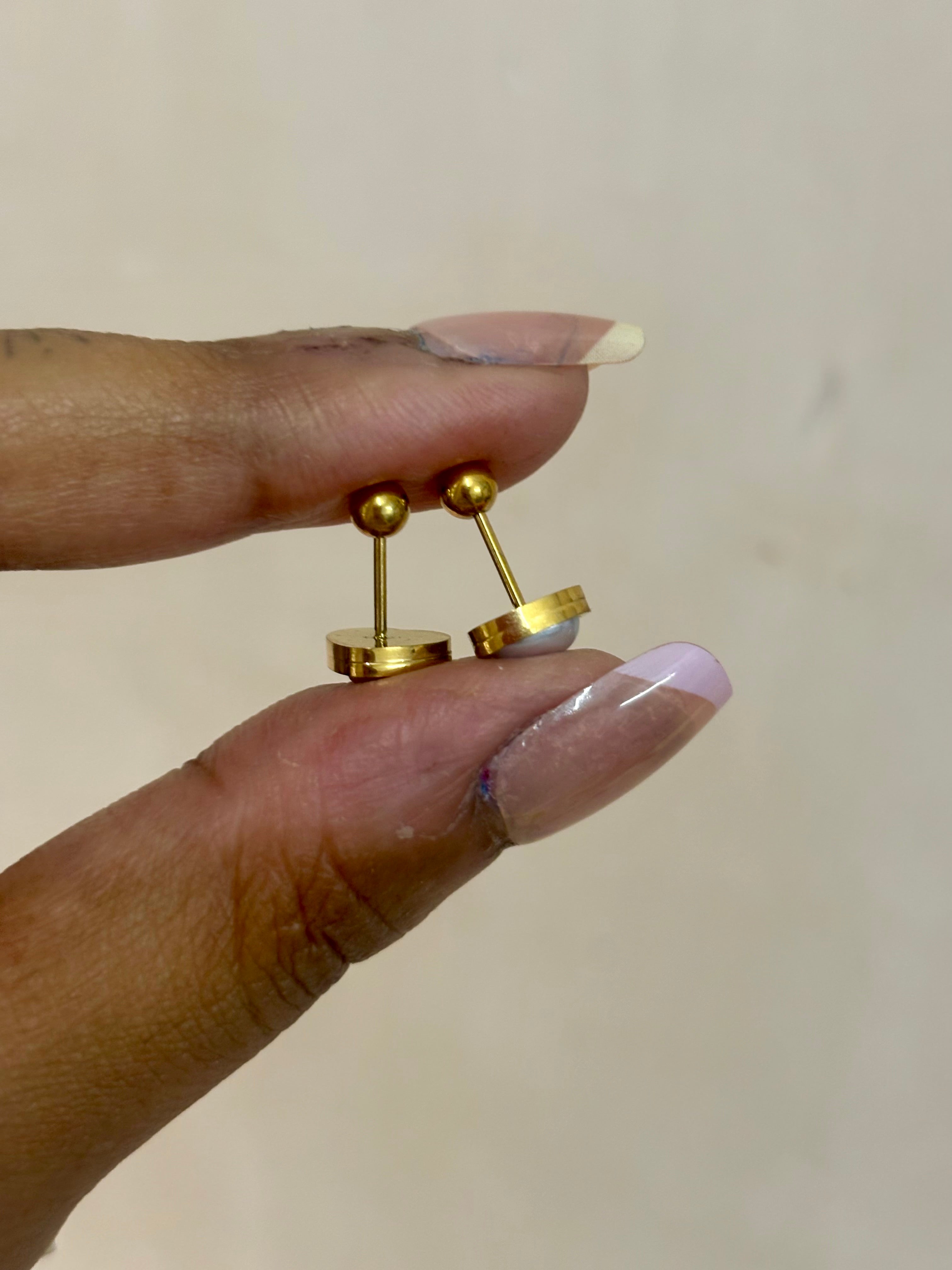 Pearl Hearty Studs