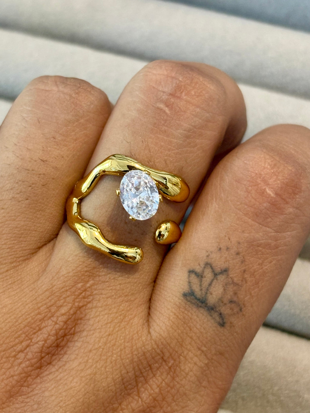 Crystal Current Ring