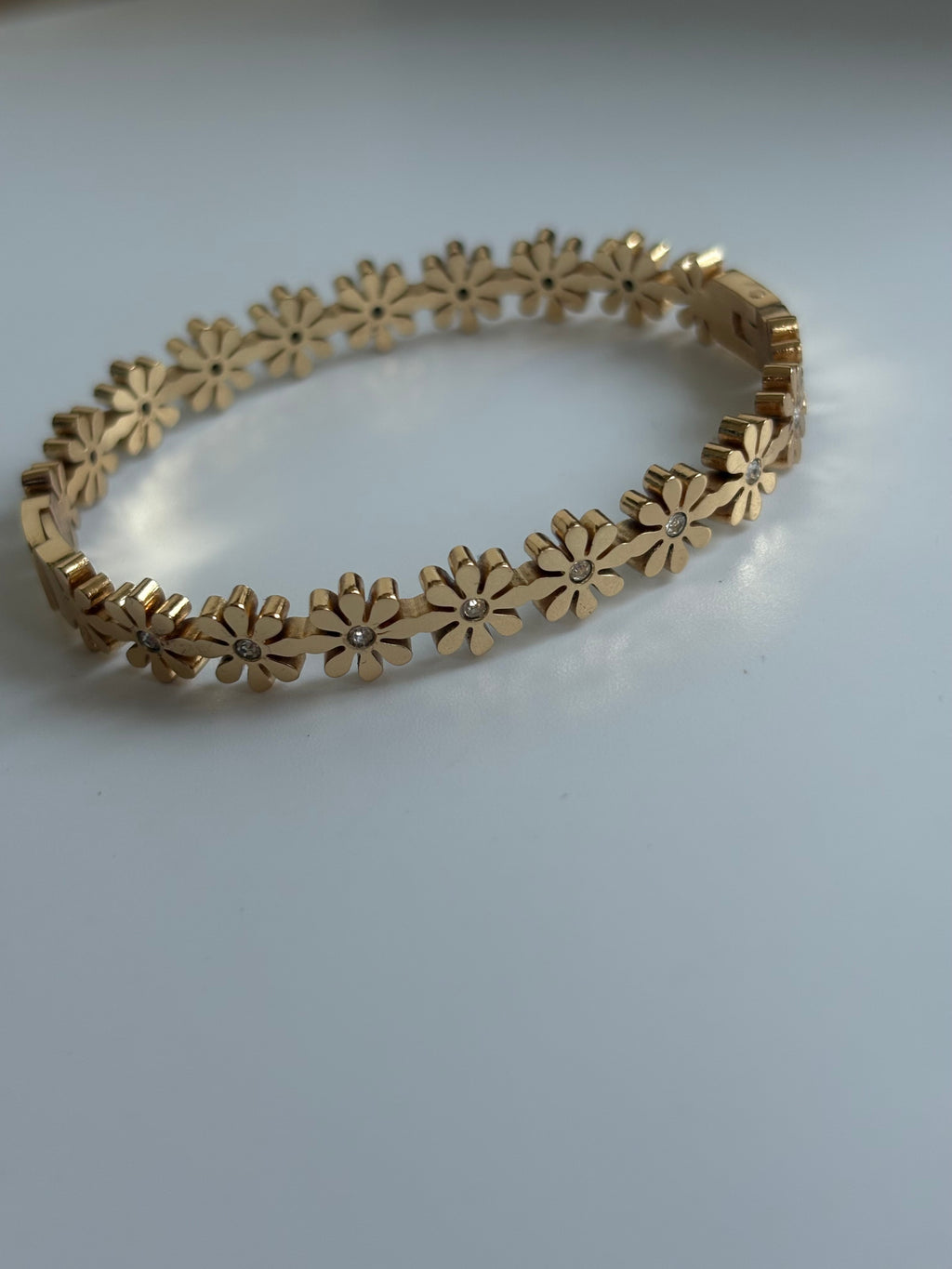 Solene Kada (Thin wrist )