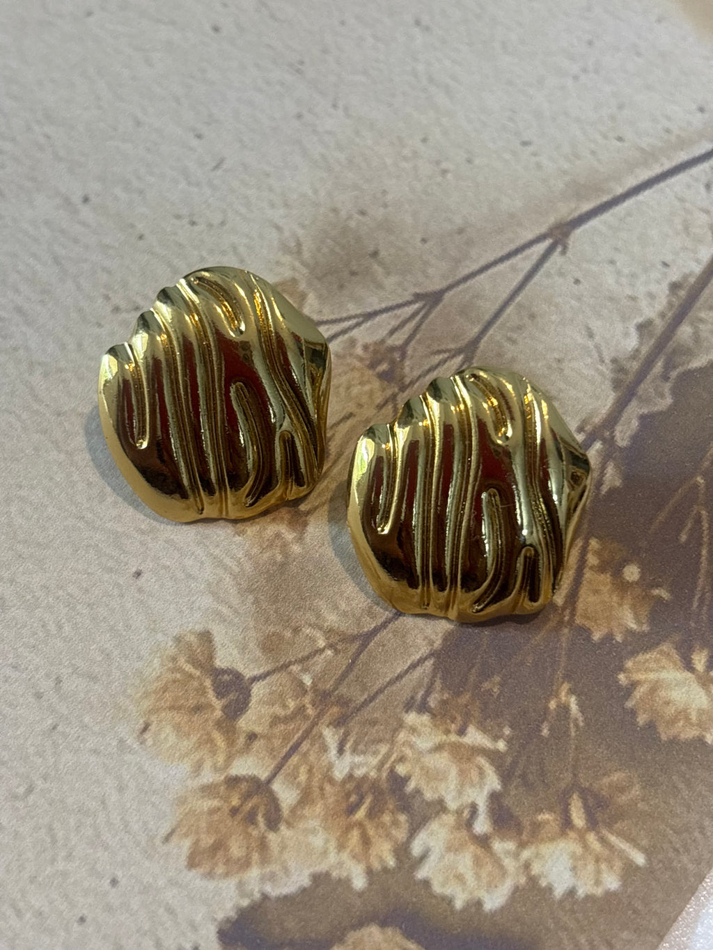 Ripple Studs