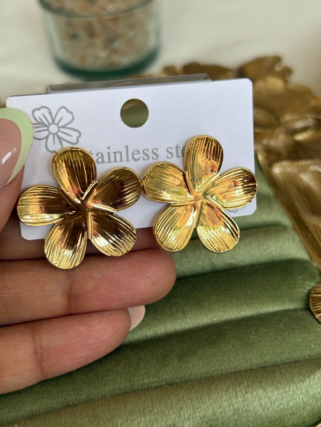 Floria Studs