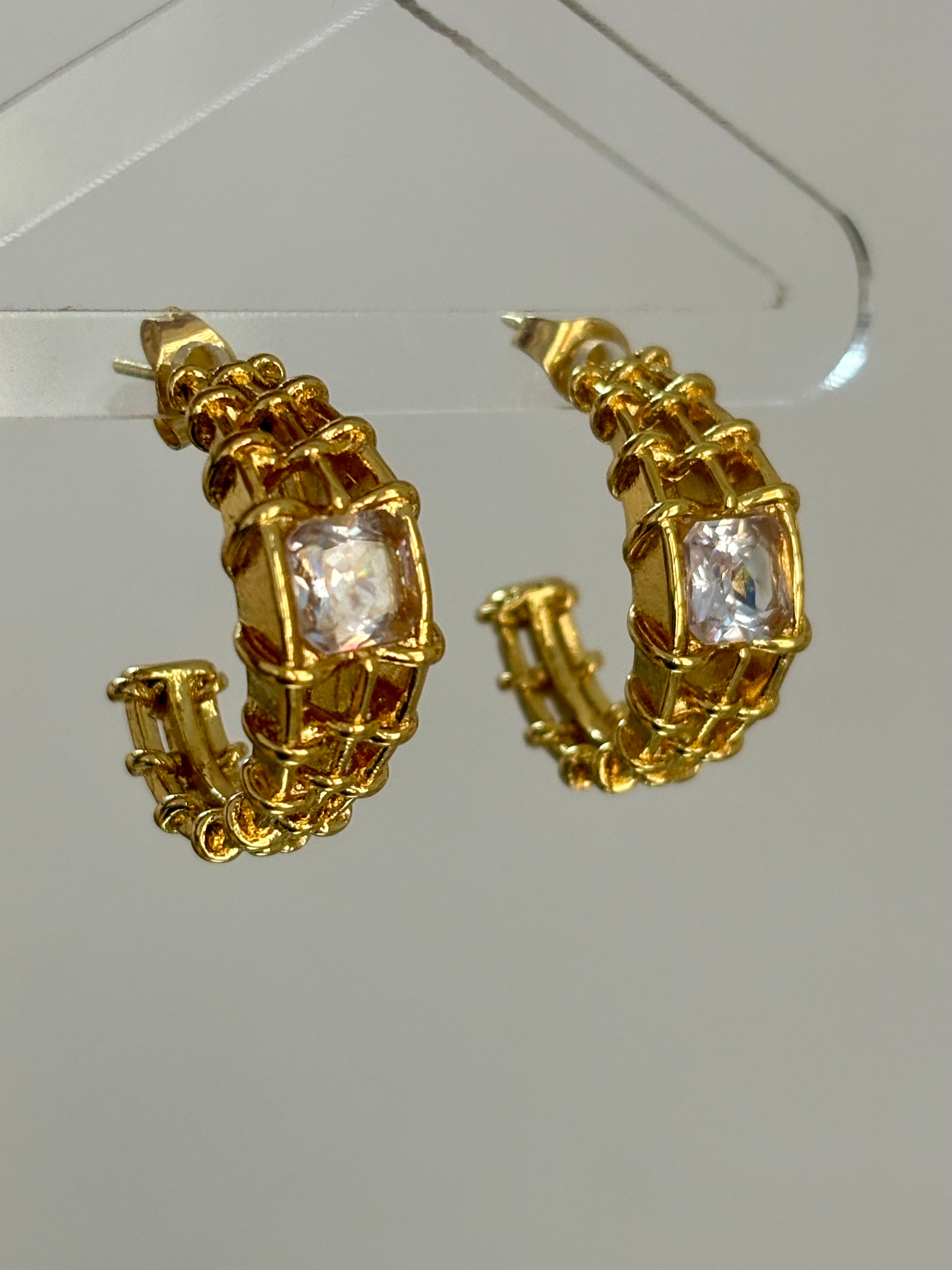 Iconic Curve Hoops