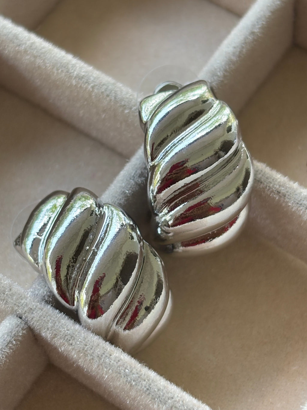 Silver swirl studs